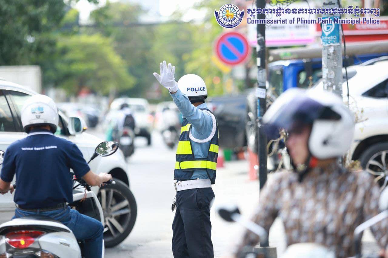 10月8日金边交警不允许查车罚款